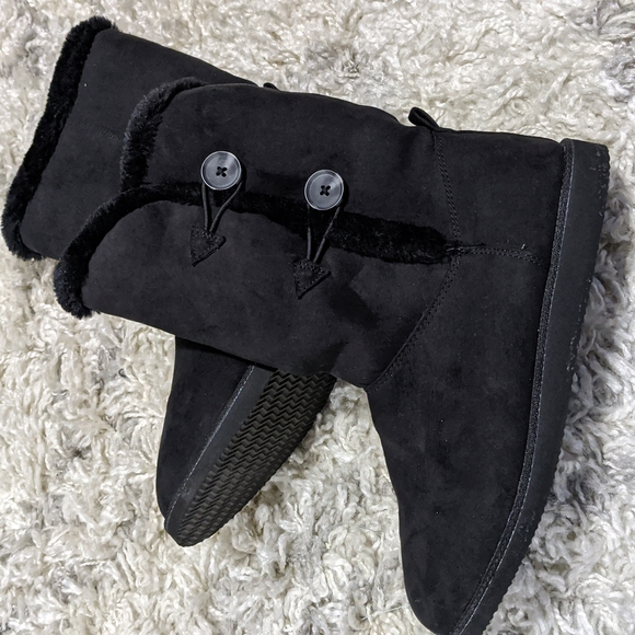 Black fuzzy boots size 9 - Picture 3 of 3